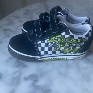 Dino vans